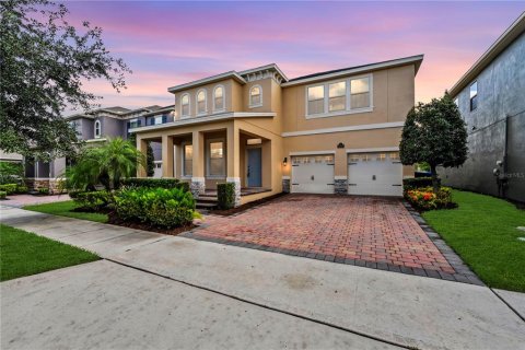 House in Winter Garden, Florida 4 bedrooms, 270.25 sq.m. № 1340470 - photo 1