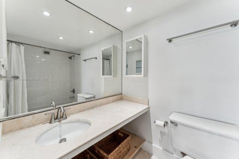 Condo in Miami Beach, Florida, 1 bedroom  № 1295059 - photo 19