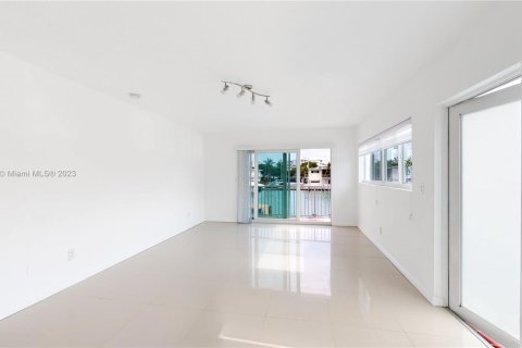 Immobilier commercial à vendre à Miami Beach, Floride № 818373 - photo 12