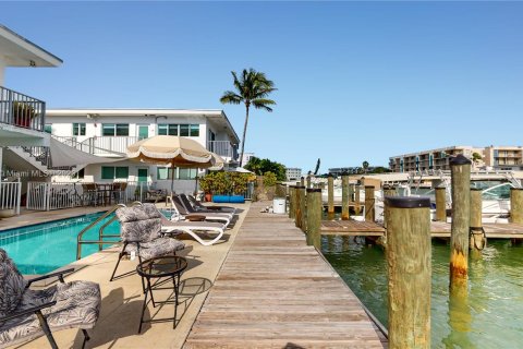 Купить коммерческую недвижимость в Майами-Бич, Флорида № 818373 - фото 1
