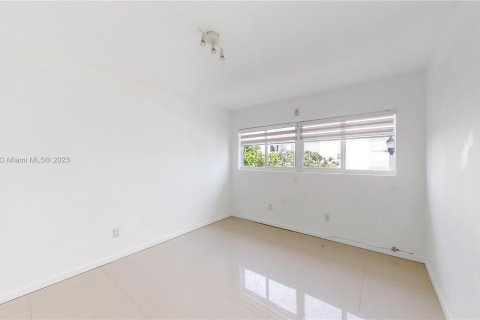 Commercial property in Miami Beach, Florida № 818373 - photo 20