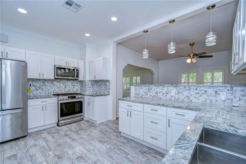 Casa en venta en Tampa, Florida, 4 dormitorios, 181.81 m2 № 1379261 - foto 12