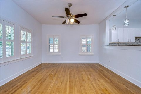 Casa en venta en Tampa, Florida, 4 dormitorios, 181.81 m2 № 1379261 - foto 8