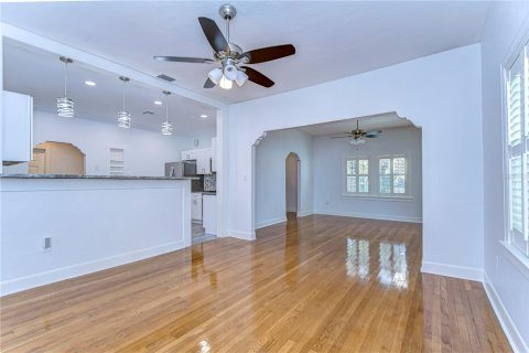 Villa ou maison à vendre à Tampa, Floride: 4 chambres, 181.81 m2 № 1379261 - photo 9