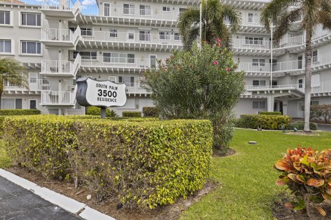 Condo in South Palm Beach, Florida, 1 bedroom  № 1162850 - photo 8