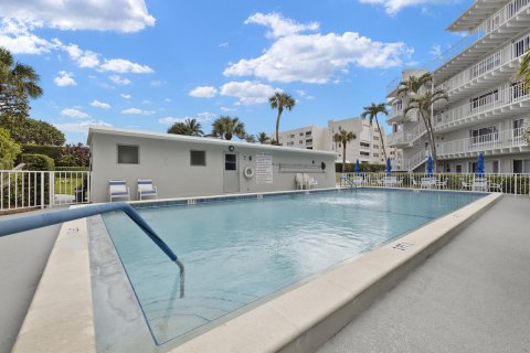 Condo in South Palm Beach, Florida, 1 bedroom  № 1162850 - photo 10