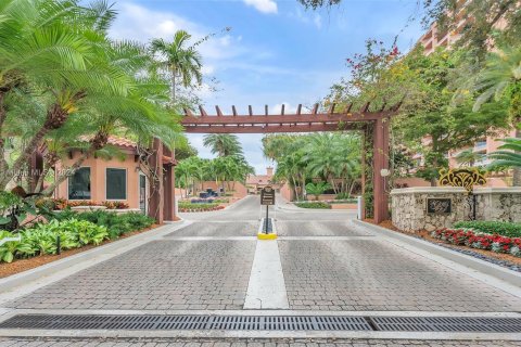 Condo in Coral Gables, Florida, 3 bedrooms  № 1306101 - photo 2