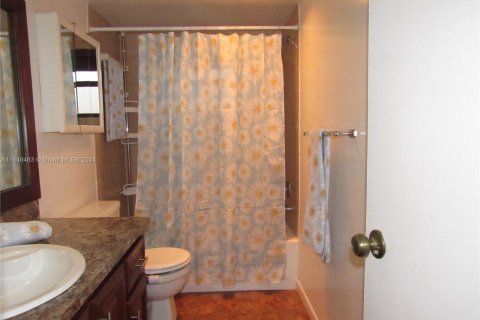 Condo in Sunrise, Florida, 1 bedroom  № 1329078 - photo 17