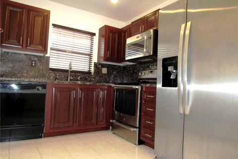 Condo in Sunrise, Florida, 1 bedroom  № 1329078 - photo 2