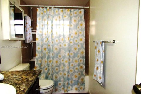 Condo in Sunrise, Florida, 1 bedroom  № 1329078 - photo 16