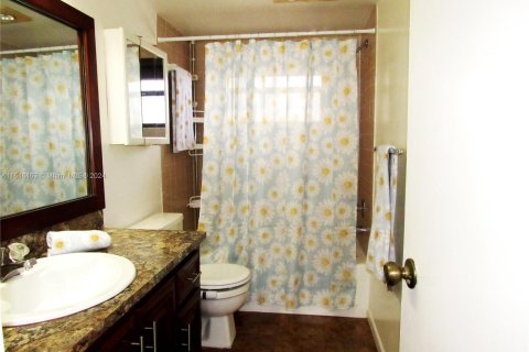 Condo in Sunrise, Florida, 1 bedroom  № 1329078 - photo 15