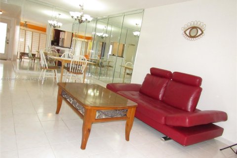 Condo in Sunrise, Florida, 1 bedroom  № 1329078 - photo 5