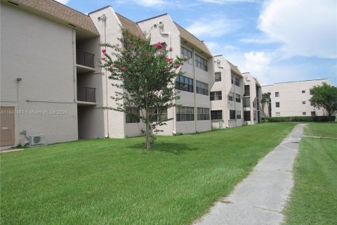 Condo in Sunrise, Florida, 1 bedroom  № 1329078 - photo 27