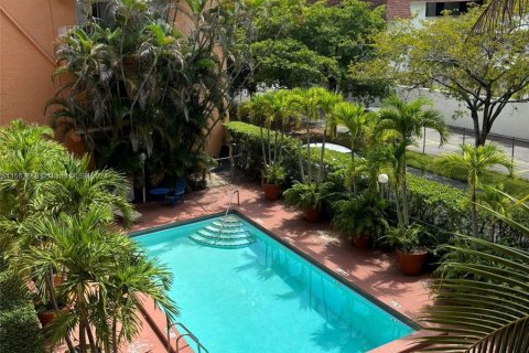 Apartamento en alquiler en Miami, Florida, 1 dormitorio, 60.39 m2 № 1375571 - foto 2