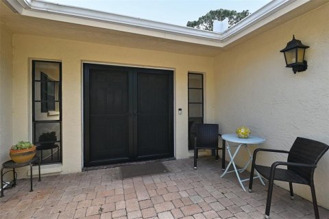 House in Sarasota, Florida 2 bedrooms, 142.33 sq.m. № 1133800 - photo 5