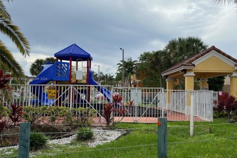 Touwnhouse à louer à Homestead, Floride: 3 chambres, 147.44 m2 № 1351742 - photo 15