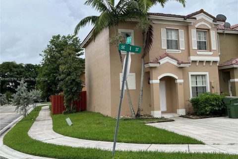 Touwnhouse à louer à Homestead, Floride: 3 chambres, 147.44 m2 № 1351742 - photo 1