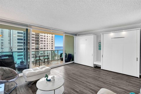 Condominio en alquiler en Hollywood, Florida, 44.78 m2 № 1351699 - foto 3