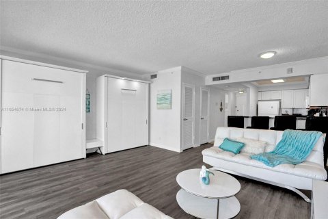 Condominio en alquiler en Hollywood, Florida, 44.78 m2 № 1351699 - foto 6