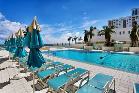 Condominio en alquiler en Hollywood, Florida, 44.78 m2 № 1351699 - foto 19