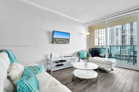 Condominio en alquiler en Hollywood, Florida, 44.78 m2 № 1351699 - foto 2