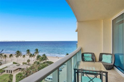 Condominio en alquiler en Hollywood, Florida, 44.78 m2 № 1351699 - foto 1