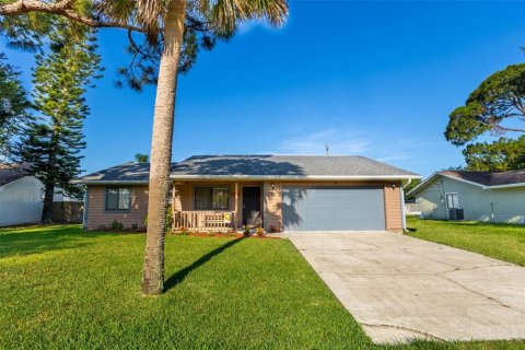 House in Edgewater, Florida 3 bedrooms, 115.48 sq.m. № 1211010 - photo 2