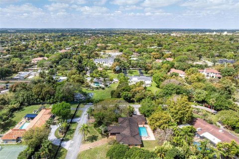 Villa ou maison à vendre à Miami, Floride: 4 chambres, 274.62 m2 № 1352256 - photo 10