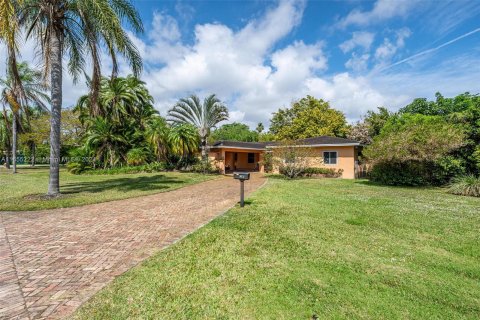 Villa ou maison à vendre à Miami, Floride: 4 chambres, 274.62 m2 № 1352256 - photo 1