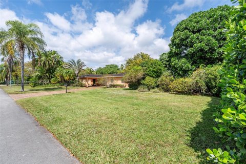 Villa ou maison à vendre à Miami, Floride: 4 chambres, 274.62 m2 № 1352256 - photo 3