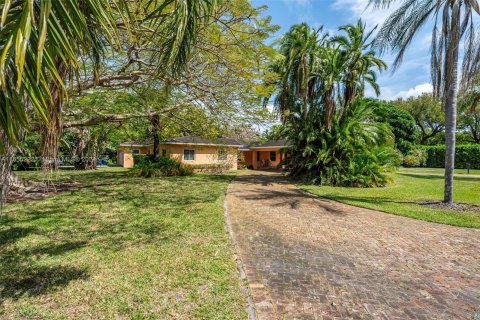 Villa ou maison à vendre à Miami, Floride: 4 chambres, 274.62 m2 № 1352256 - photo 2