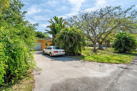 Villa ou maison à vendre à Miami, Floride: 4 chambres, 274.62 m2 № 1352256 - photo 15