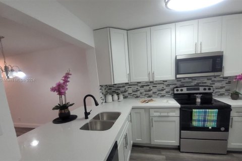 Condominio en venta en Davie, Florida, 3 dormitorios, 117.06 m2 № 1134792 - foto 1