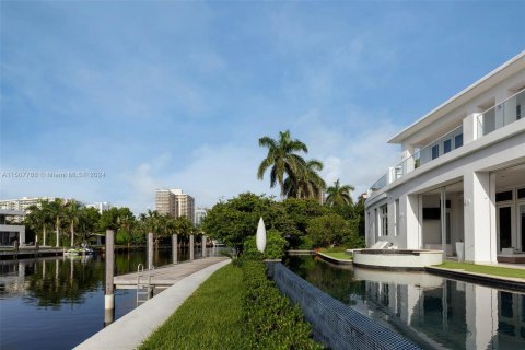 Villa ou maison à vendre à Golden Beach, Floride: 6 chambres, 815.96 m2 № 927214 - photo 21