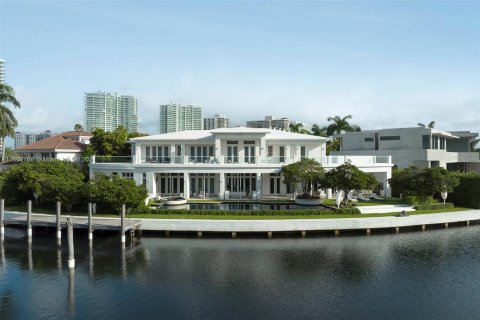 Villa ou maison à vendre à Golden Beach, Floride: 6 chambres, 815.96 m2 № 927214 - photo 1