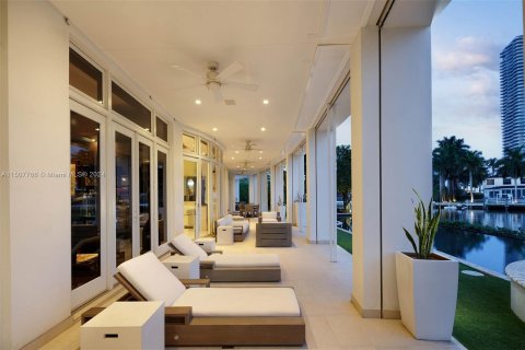 Villa ou maison à vendre à Golden Beach, Floride: 6 chambres, 815.96 m2 № 927214 - photo 18