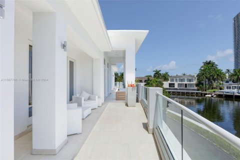 Villa ou maison à vendre à Golden Beach, Floride: 6 chambres, 815.96 m2 № 927214 - photo 16