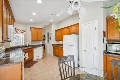 Villa ou maison à vendre à Kissimmee, Floride: 2 chambres, 143.35 m2 № 1354012 - photo 12