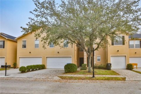 Townhouse in Tampa, Florida 2 bedrooms, 141.77 sq.m. № 1165982 - photo 1
