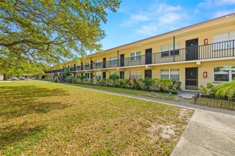 Condo in Clearwater, Florida, 1 bedroom  № 1341129 - photo 1