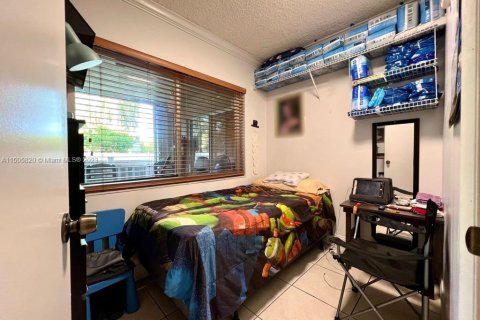Condo in Hialeah, Florida, 2 bedrooms  № 920705 - photo 9