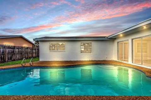 Villa ou maison à vendre à North Lauderdale, Floride: 3 chambres, 136.57 m2 № 1150773 - photo 1