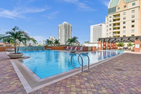 Condo in Fort Lauderdale, Florida, 2 bedrooms  № 975309 - photo 23