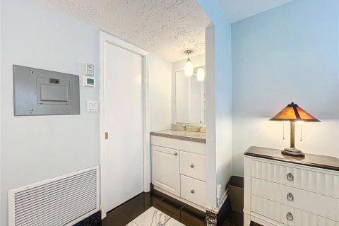 Condo in Englewood, Florida, 1 bedroom  № 969269 - photo 20