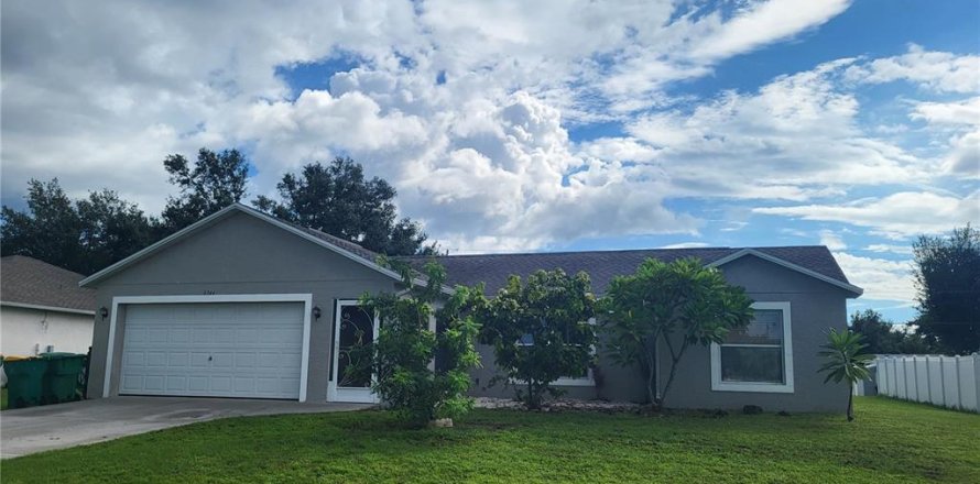 House in Englewood, Florida 3 bedrooms, 118.91 sq.m. № 1379388