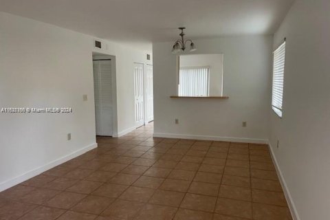 Copropriété à vendre à Pembroke Pines, Floride: 3 chambres, 108.7 m2 № 1281549 - photo 3