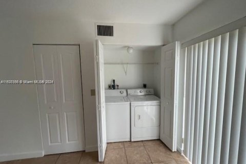 Copropriété à vendre à Pembroke Pines, Floride: 3 chambres, 108.7 m2 № 1281549 - photo 15