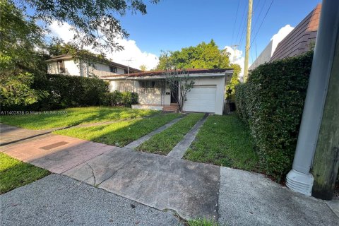 Villa ou maison à vendre à Coral Gables, Floride: 2 chambres, 118.54 m2 № 551029 - photo 2