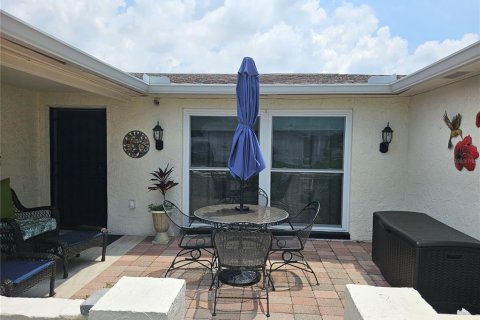 House in Holiday, Florida 2 bedrooms, 161 sq.m. № 1319763 - photo 2