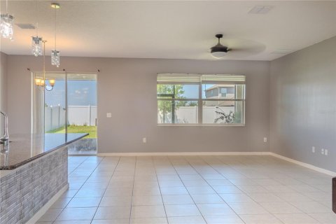 House in Davenport, Florida 4 bedrooms, 229.93 sq.m. № 1115644 - photo 6